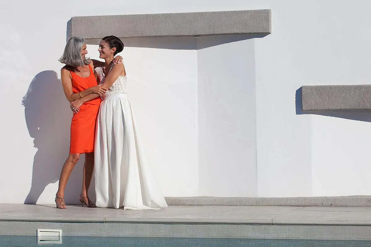 Sunlit classic wedding photography in a Mykonos courtyard, in Mykonos, Greece
